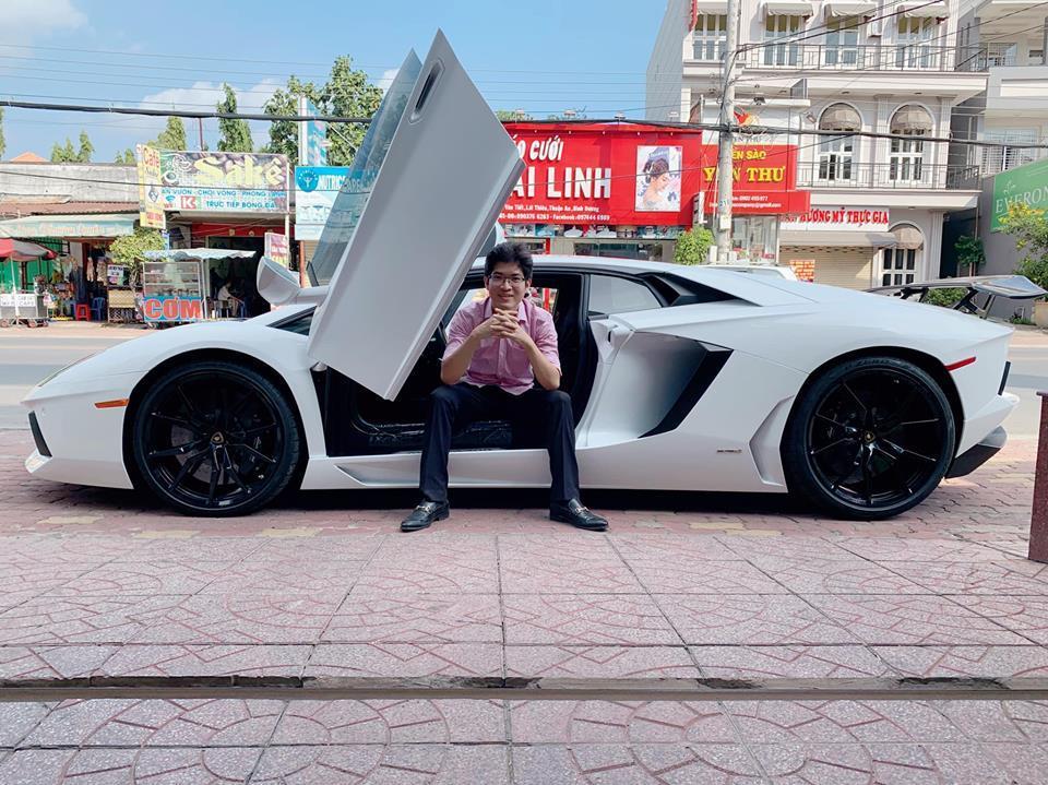 Đại gia Việt chịu chơi bỏ chục tỷ sắm siêu xe 'bò vàng' Lamborghini