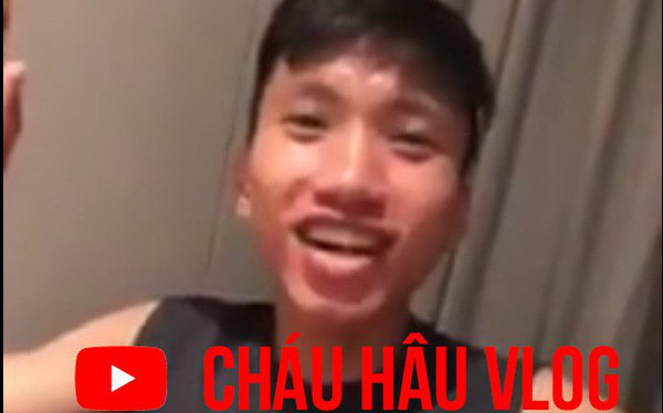 Em út tuyển Việt Nam tung Vlog ăn nồi 