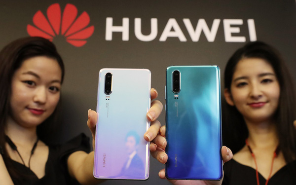 Hai nhà mạng lớn của Nhật Bản hủy lịch tung Huawei P30 Pro lên kệ