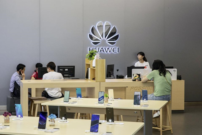 Huawei hoàn tiền nếu điện thoại không dùng được Google, Facebook