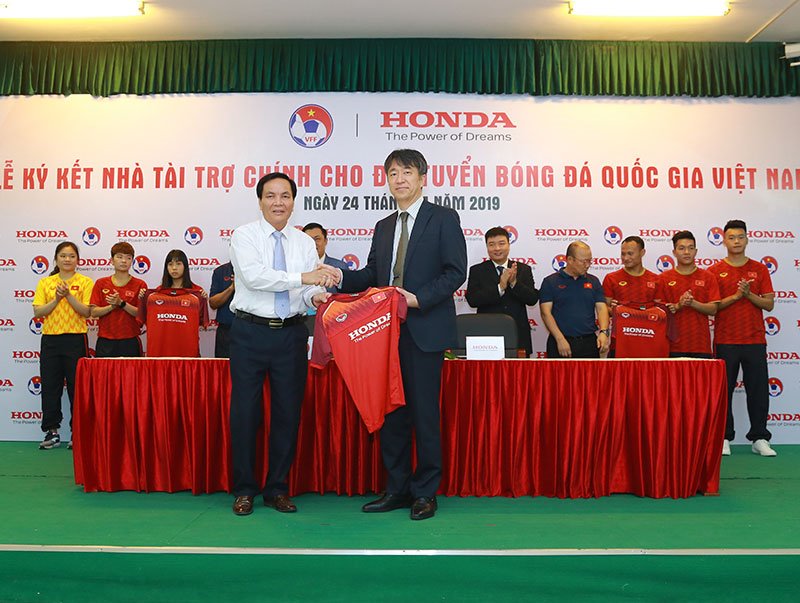 Honda Việt Nam tài trợ chính cho các đội tuyển bóng đá quốc gia trong 2 năm