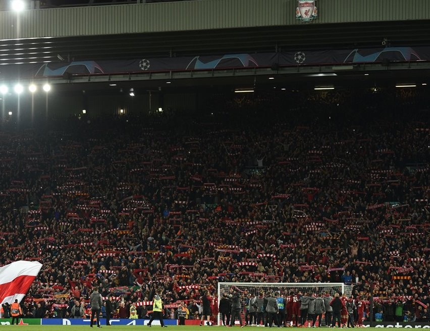 Ảnh chế về trận thắng không tưởng của Liverpool trước Barcelona khiến fan Man United cũng phải nể