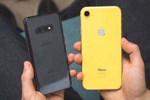 Apple và Samsung không làm gì cũng được “ăn quả ngọt” từ biến cố của Huawei