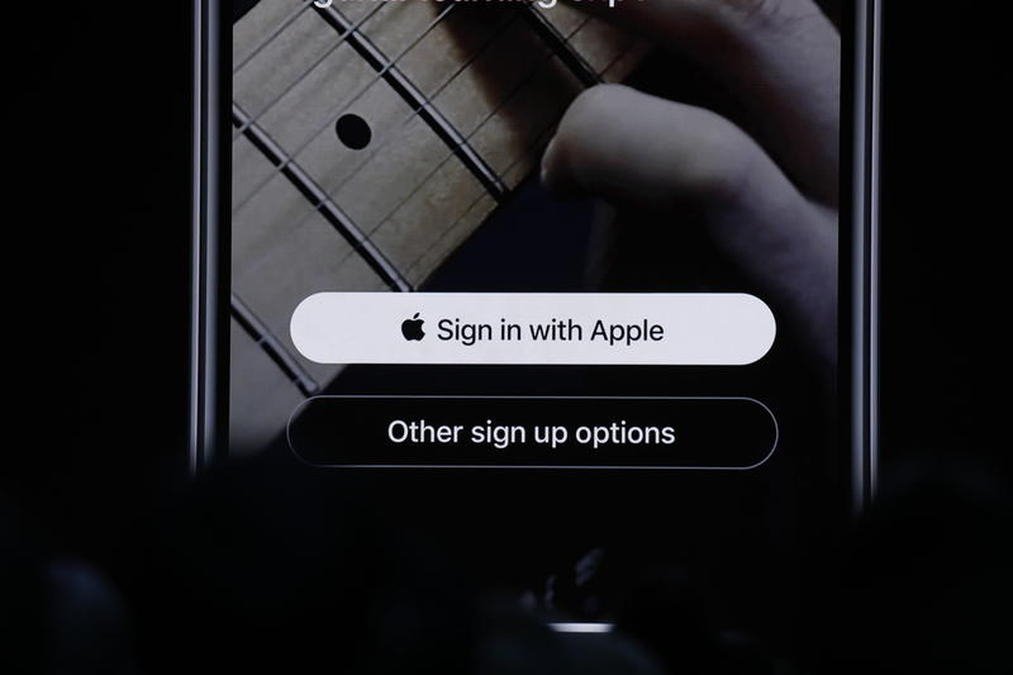 Apple tấn công Facebook, Google với dịch vụ “Sign in with Apple”