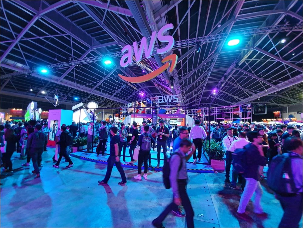 Hàng loạt công ty khởi nghiệp và doanh nghiệp lớn tham dự sự kiện AWS Summit Singapore 2019