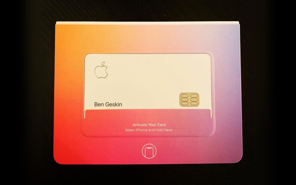 Đập hộp thẻ tín dụng Apple Card, chất liệu titan, thiết kế đơn giản và đẳng cấp