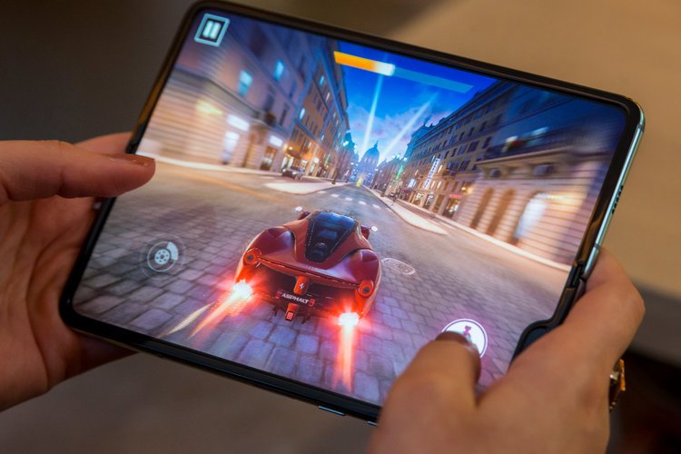 Trải nghiệm thực tế Samsung Galaxy Fold 2.000 USD