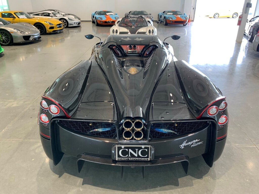 Siêu xe mui trần Pagani Huayra cũ được rao giá 84 tỷ